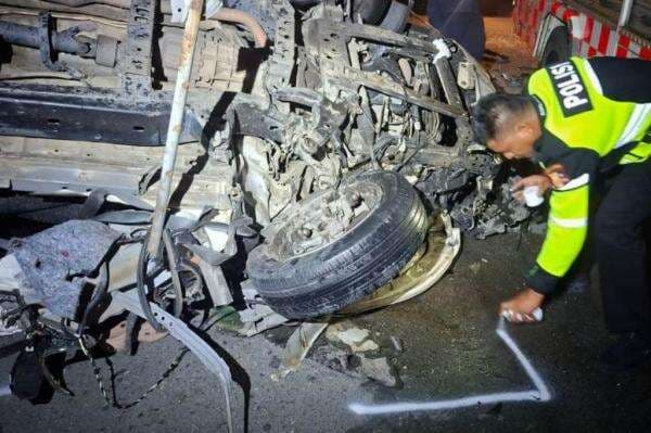 Kronologi Kecelakaan Tewaskan 3 Orang di Tol Pekanbaru, Ambulans Hilang Kendali Tabrak Truk Kronologi Kecelakaan Tewaskan 3 Orang di Tol Pekanbaru, Ambulans Hilang Kendali Tabrak Truk