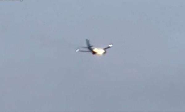 Mesin Pesawat Boeing 737-800 Bawa 159 Orang, Terbakar di Udara Mesin Pesawat Boeing 737-800 Bawa 159 Orang, Terbakar di Udara