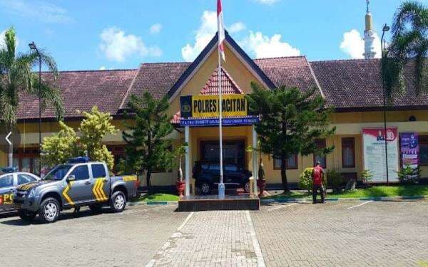 Perkosa Tahanan Wanita Kasat Tahti Polres Pacitan Langsung Ditahan Perkosa Tahanan Wanita Kasat Tahti Polres Pacitan Langsung Ditahan