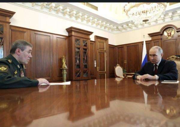 Putin Umumkan Gencatan Senjata Sepihak di Ukraina saat Paskah Putin Umumkan Gencatan Senjata Sepihak di Ukraina saat Paskah