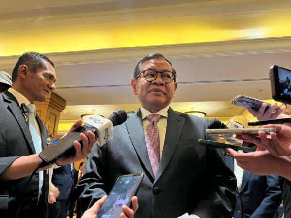 Viral Sampah Menggunung di Tanggul Laut Muara Baru, Pramono: Kita Bersihkan! Viral Sampah Menggunung di Tanggul Laut Muara Baru, Pramono: Kita Bersihkan!