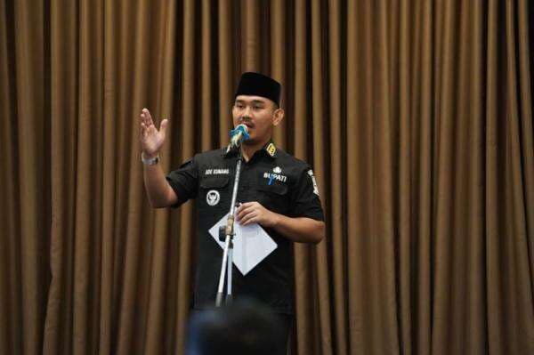 Profil Ade Kuswara Kunang, Bupati Termuda Bekasi yang Terjaring OTT KPK Profil Ade Kuswara Kunang, Bupati Termuda Bekasi yang Terjaring OTT KPK