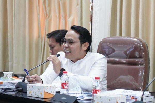 Anggota Komisi IV DPRD Prihatin Banyak Jalan Rusak di Karawang, Langsung Gas Bahas Raperda Anggota Komisi IV DPRD Prihatin Banyak Jalan Rusak di Karawang, Langsung Gas Bahas Raperda