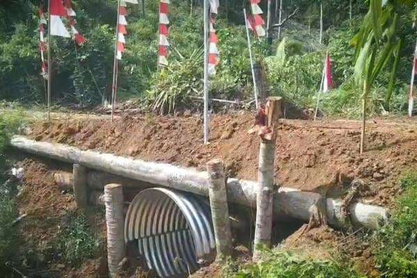 2 Jembatan Armco di Aceh Timur Rampung Dibangun TNI, Warga Tak Lagi Terisolasi 2 Jembatan Armco di Aceh Timur Rampung Dibangun TNI, Warga Tak Lagi Terisolasi