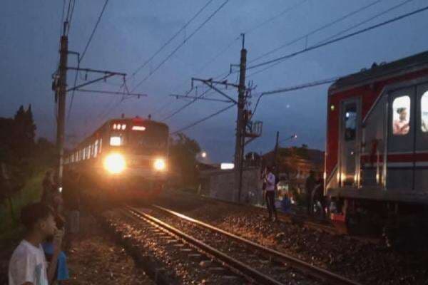 16 Perjalanan Kereta Terganggu Imbas KRL Tertemper Mobil di Cilebut 16 Perjalanan Kereta Terganggu Imbas KRL Tertemper Mobil di Cilebut