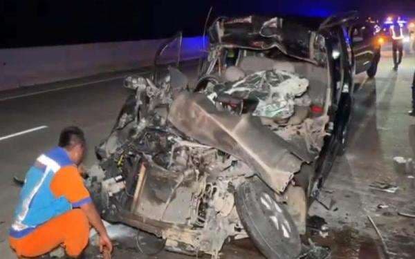 Kecelakaan Maut di Tol, Avanza Tabrak Bagian Belakang Truk Tronton, 3 Tewas 2 Luka Parah Kecelakaan Maut di Tol, Avanza Tabrak Bagian Belakang Truk Tronton, 3 Tewas 2 Luka Parah