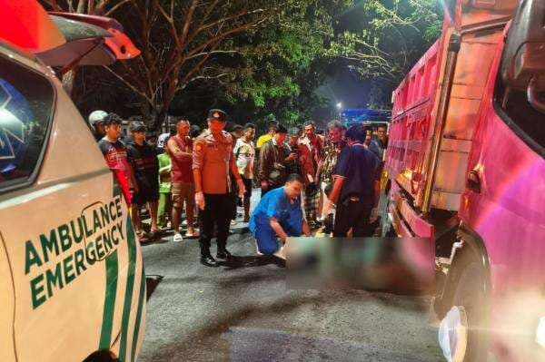 Kecelakaan di Bojonegoro, Pelajar 16 Tahun Tewas Terlindas Truk usai Gagal Menyalip Kecelakaan di Bojonegoro, Pelajar 16 Tahun Tewas Terlindas Truk usai Gagal Menyalip