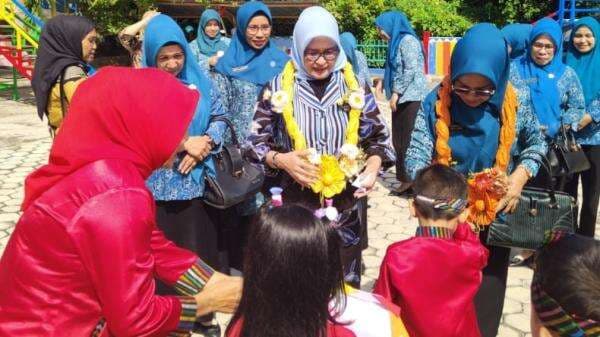 Ketua TP-PKK Butur Tinjau TK Negeri Pertiwi, Pastikan Penanganan Stunting dan Kesejahteraan Guru Ketua TP-PKK Butur Tinjau TK Negeri Pertiwi, Pastikan Penanganan Stunting dan Kesejahteraan Guru