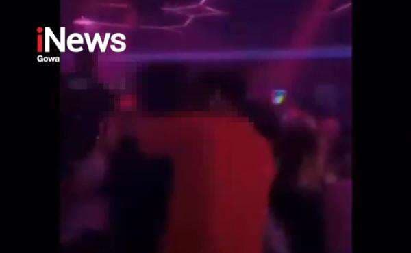 Viral Pelaku LGBT di Makassar Berani Bermesraan di Depan Umum Viral Pelaku LGBT di Makassar Berani Bermesraan di Depan Umum