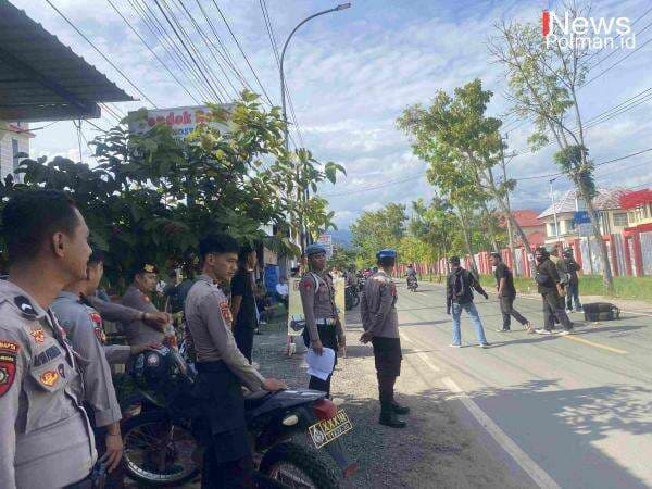 Polres Polman Amankan Aksi Unjuk Rasa Aliansi Pemuda Bergerak di Dua Titik Polres Polman Amankan Aksi Unjuk Rasa Aliansi Pemuda Bergerak di Dua Titik