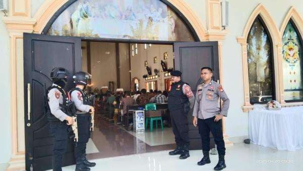 Pengamanan Maksimal, Polres Polman, Pelaksanaan Misa Paskah Berlangsung Aman Pengamanan Maksimal, Polres Polman, Pelaksanaan Misa Paskah Berlangsung Aman