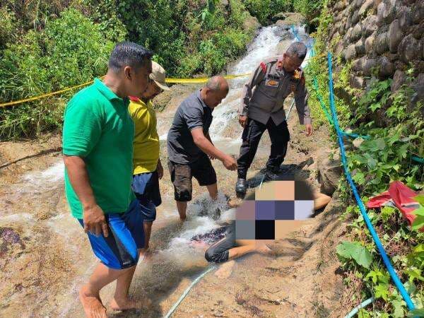 Mayat Pria Gegerkan Warga Pattallassang, Kondisi Kaki Korban Terlipat di Tepi Sungai Mayat Pria Gegerkan Warga Pattallassang, Kondisi Kaki Korban Terlipat di Tepi Sungai