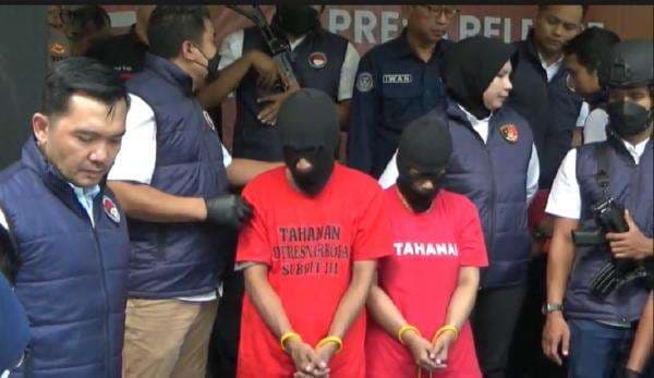 Detik-Detik Menegangkan Pasutri Bandar Sabu Disergap di Tol Masaran Sragen Detik-Detik Menegangkan Pasutri Bandar Sabu Disergap di Tol Masaran Sragen