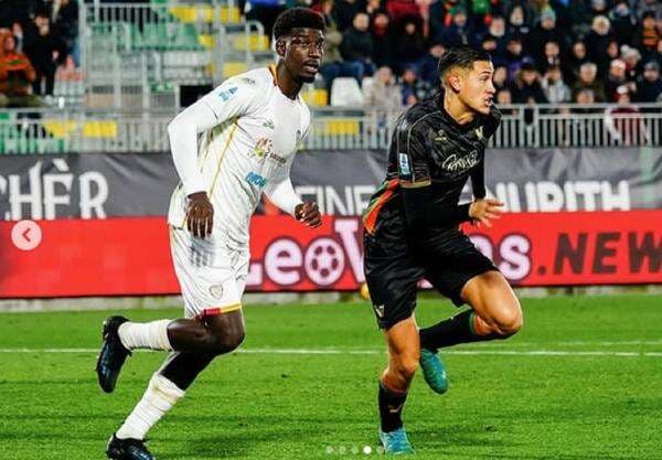 3 Pemain Bintang Dunia yang Dibikin Mati Kutu oleh Jay Idzes di Liga Italia, Nomor 1 Pernah Bobol Gawang Kurnia Meiga! 3 Pemain Bintang Dunia yang Dibikin Mati Kutu oleh Jay Idzes di Liga Italia, Nomor 1 Pernah Bobol Gawang Kurnia Meiga!