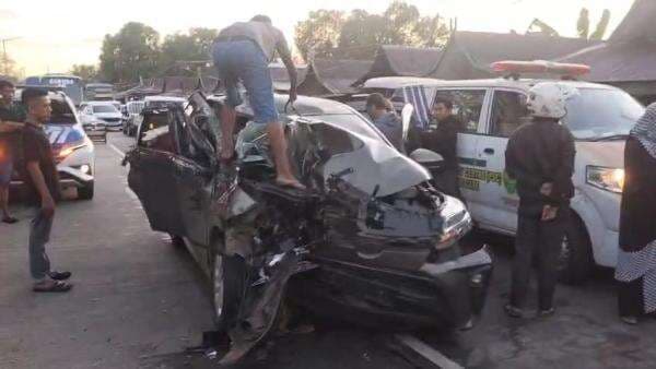 Kecelakaan Maut Menimpa Rombongan Satu Keluarga dari Toraja di Barru, Sopir Tewas Kecelakaan Maut Menimpa Rombongan Satu Keluarga dari Toraja di Barru, Sopir Tewas