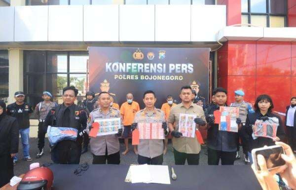 Polres Bojonegoro Bongkar Jaringan Uang Palsu Lintas Daerah, 4 Tersangka Diamankan Polres Bojonegoro Bongkar Jaringan Uang Palsu Lintas Daerah, 4 Tersangka Diamankan