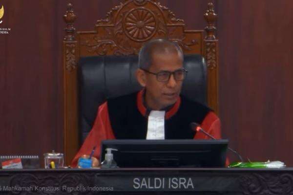 Hakim MK Sentil Kepala BNPB: Masa Bencana Dikatakan hanya Ributnya di Medsos Hakim MK Sentil Kepala BNPB: Masa Bencana Dikatakan hanya Ributnya di Medsos