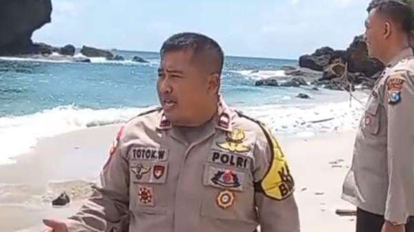 Polisi Datangi Wisatawan di Pantai Jember, Ingatkan Cuaca Buruk Mengintai Polisi Datangi Wisatawan di Pantai Jember, Ingatkan Cuaca Buruk Mengintai