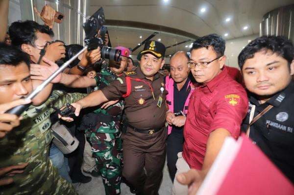 Kejagung Ungkap Dadan Hindayana dan Dua Eks Wakil BGN Bersekongkol Korupsi MBG Kejagung Ungkap Dadan Hindayana dan Dua Eks Wakil BGN Bersekongkol Korupsi MBG