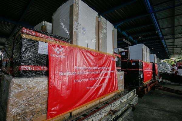 Dorong Pemulihan Pasca Bencana, Komdigi Kirim 100 Genset dan 500 Ponsel ke Sumatera Dorong Pemulihan Pasca Bencana, Komdigi Kirim 100 Genset dan 500 Ponsel ke Sumatera