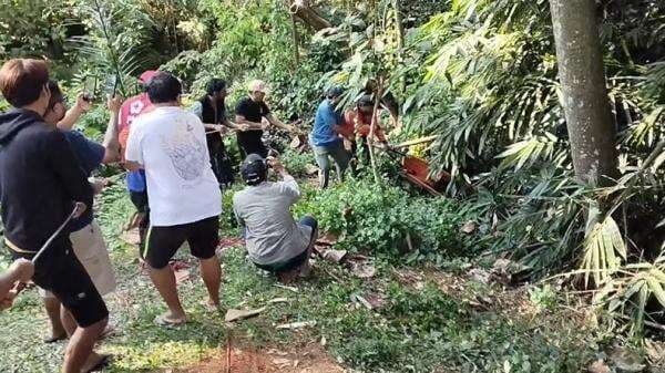 Depresi Dipecat, Buruh Proyek di Gianyar Jatuh ke Jurang dan Mengamuk saat Dievakuasi Depresi Dipecat, Buruh Proyek di Gianyar Jatuh ke Jurang dan Mengamuk saat Dievakuasi