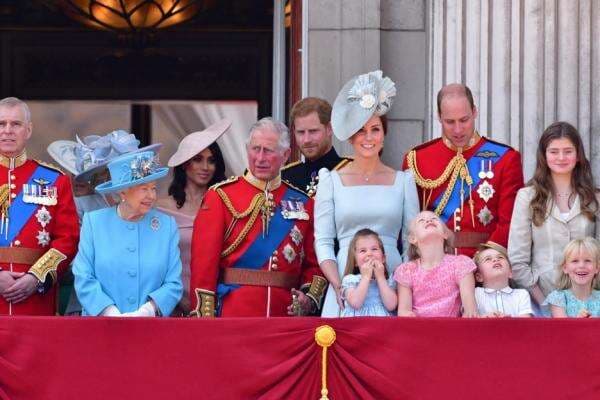 5 Anggota Keluarga Kerajaan Inggris yang Melanggar Aturan Istana, Pangeran Harry Paling Sering 5 Anggota Keluarga Kerajaan Inggris yang Melanggar Aturan Istana, Pangeran Harry Paling Sering