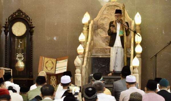 Wabup Pasuruan Pimpin Salat Idul Fitri 1446 H di Masjid Cheng Hoo Pandaan Wabup Pasuruan Pimpin Salat Idul Fitri 1446 H di Masjid Cheng Hoo Pandaan