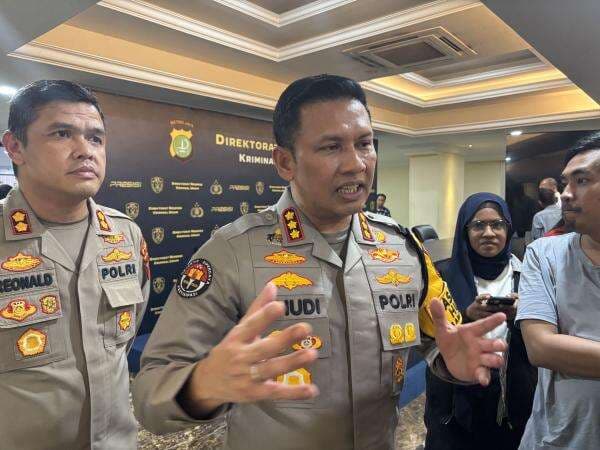 Polda Metro Bakal Analisis Bukti Rekaman ‘Mens Rea’ Pandji Pragiwaksono Polda Metro Bakal Analisis Bukti Rekaman ‘Mens Rea’ Pandji Pragiwaksono