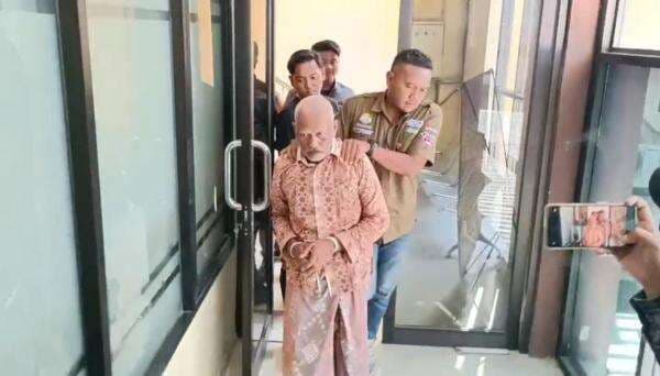 Tampang Pelaku Pembacokan di Mushola Kedungadem, Saat Diamankan Polres Bojonegoro Tampang Pelaku Pembacokan di Mushola Kedungadem, Saat Diamankan Polres Bojonegoro