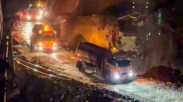 Distribusi BBM ke Bener Meriah, 7 Mobil Tangki Pertamina Tempuh Perjalanan Hingga 7 Jam Distribusi BBM ke Bener Meriah, 7 Mobil Tangki Pertamina Tempuh Perjalanan Hingga 7 Jam