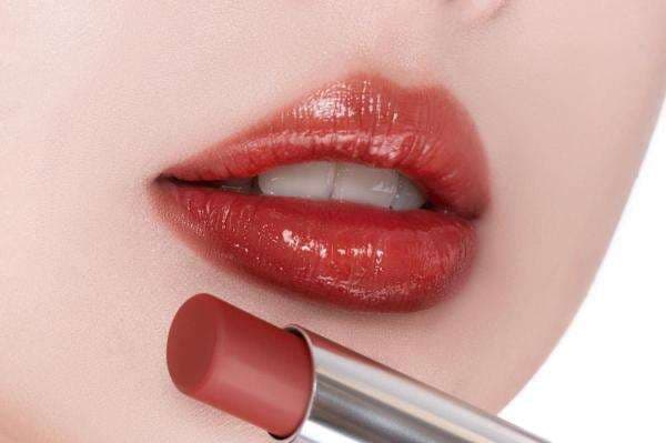 5 Cara Mengatasi Bibir Pucat dan Kering Selama Puasa 5 Cara Mengatasi Bibir Pucat dan Kering Selama Puasa