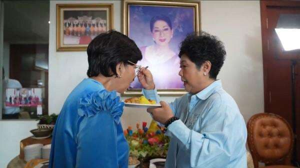 5 Potret Titiek Puspa Antusias Merayakan Ultah ke-87 Sebelum Masuk ICU, Terharu Dapat Hadiah Istimewa Ini 5 Potret Titiek Puspa Antusias Merayakan Ultah ke-87 Sebelum Masuk ICU, Terharu Dapat Hadiah Istimewa Ini