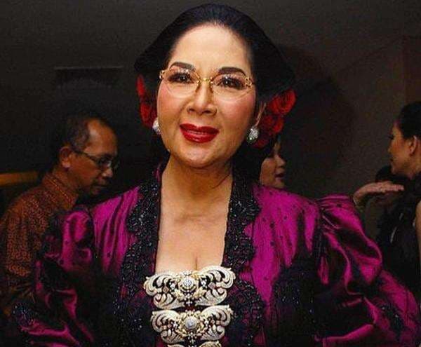 5 Potret Titiek Puspa dari Masa ke Masa, Tetap Cantik dan Awet Muda 5 Potret Titiek Puspa dari Masa ke Masa, Tetap Cantik dan Awet Muda