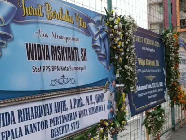 Tragis! ASN Cantik di Surabaya Tewas usai Dijambret, Keluarga Desak Pelaku Ditangkap Tragis! ASN Cantik di Surabaya Tewas usai Dijambret, Keluarga Desak Pelaku Ditangkap
