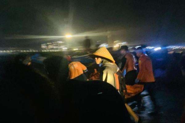2 Remaja Hilang Terseret Ombak di Pantai Menganti Cilacap, 1 Orang Ditemukan Tewas 2 Remaja Hilang Terseret Ombak di Pantai Menganti Cilacap, 1 Orang Ditemukan Tewas