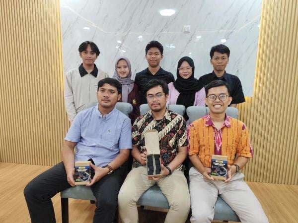 Tim Briket Sekam Beraroma Unsika Dapat Hibah 8 Ribu USD dari YSEALI Tim Briket Sekam Beraroma Unsika Dapat Hibah 8 Ribu USD dari YSEALI