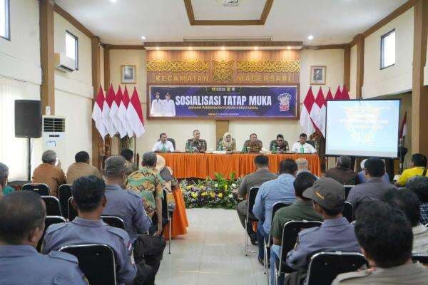 Ning Ita Ajak Masyarakat Perangi Rokok Ilegal, Sebut Asal Pembiayaan Kesehatan Gratis Kota Mojokerto Ning Ita Ajak Masyarakat Perangi Rokok Ilegal, Sebut Asal Pembiayaan Kesehatan Gratis Kota Mojokerto