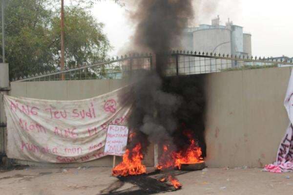 Dicuekin Perusahaan, Unjuk Rasa di Gerbang PT Jui Shin Berujung Ricuh Dicuekin Perusahaan, Unjuk Rasa di Gerbang PT Jui Shin Berujung Ricuh