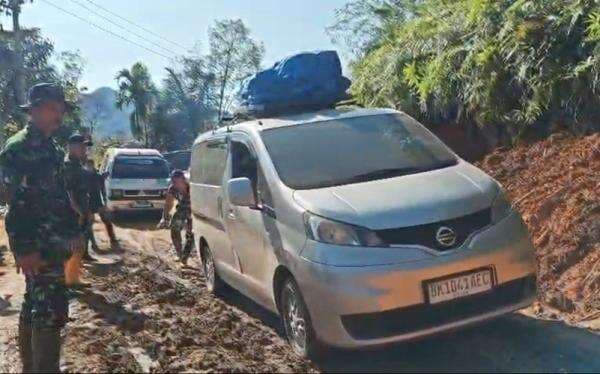 Jalur Tarutung-Sibolga Kini Kembali Terhubung Pascabencana Longsor Jalur Tarutung-Sibolga Kini Kembali Terhubung Pascabencana Longsor