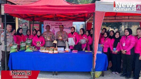 Kapolres Polman dan Bhayangkari Gelar Bazar Murah, Warga Serbu Sembako di Tinambung Kapolres Polman dan Bhayangkari Gelar Bazar Murah, Warga Serbu Sembako di Tinambung