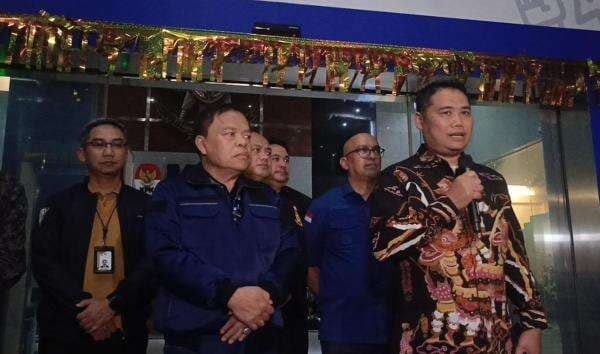 KPK Serahkan 2 Orang Terjaring OTT di Banten ke Kejagung, Salah Satunya Jaksa KPK Serahkan 2 Orang Terjaring OTT di Banten ke Kejagung, Salah Satunya Jaksa