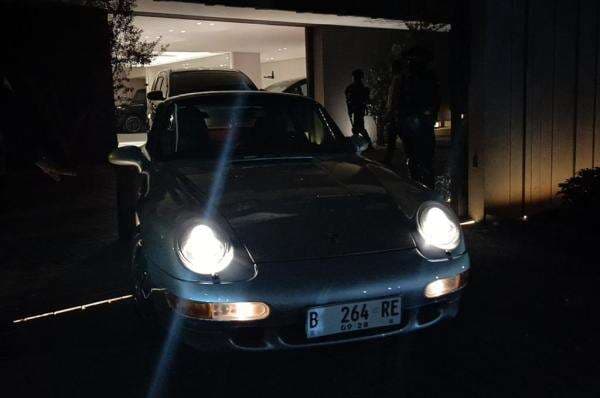 KPK Sita 2 Porsche, 10 Motor hingga Perhiasan usai Geledah Rumah Silmy Karim KPK Sita 2 Porsche, 10 Motor hingga Perhiasan usai Geledah Rumah Silmy Karim