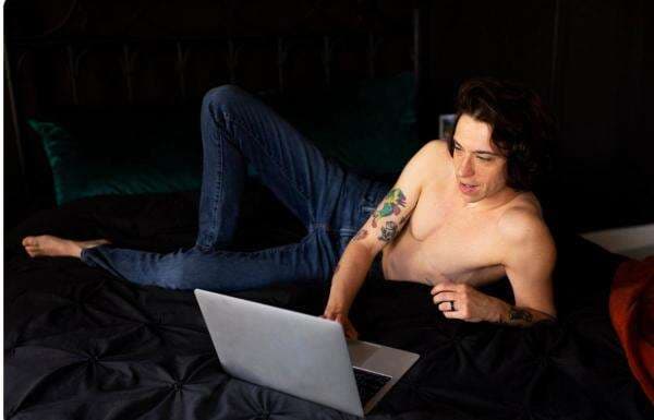 Kenapa Nonton Film Porno Bikin Otak Susah Fokus? Kenapa Nonton Film Porno Bikin Otak Susah Fokus?