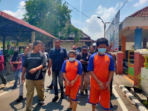 Hamil 6 Bulan, Begini Modus Antika Dan Suami Merampok Mobil Ojek Online di Tol Jombang Hamil 6 Bulan, Begini Modus Antika Dan Suami Merampok Mobil Ojek Online di Tol Jombang