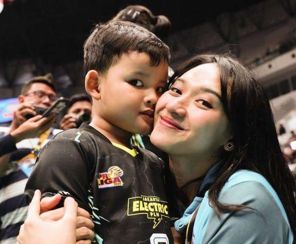 4 Pevoli Supercantik Indonesia yang Jadi Mama Muda, Nomor 1 Idola Kaum Adam 4 Pevoli Supercantik Indonesia yang Jadi Mama Muda, Nomor 1 Idola Kaum Adam
