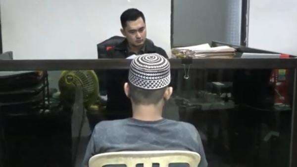 Sakit Hati Kerap Dikatain Miskin, Menantu di Pinrang Nekat Curi Brankas Milik Mertuanya Sendiri Sakit Hati Kerap Dikatain Miskin, Menantu di Pinrang Nekat Curi Brankas Milik Mertuanya Sendiri