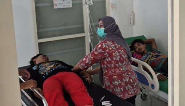 Gas Pabrik PT BMI Lamongan Diduga Bocor, 19 Buruh Dievakuasi ke Rumah Sakit Gas Pabrik PT BMI Lamongan Diduga Bocor, 19 Buruh Dievakuasi ke Rumah Sakit