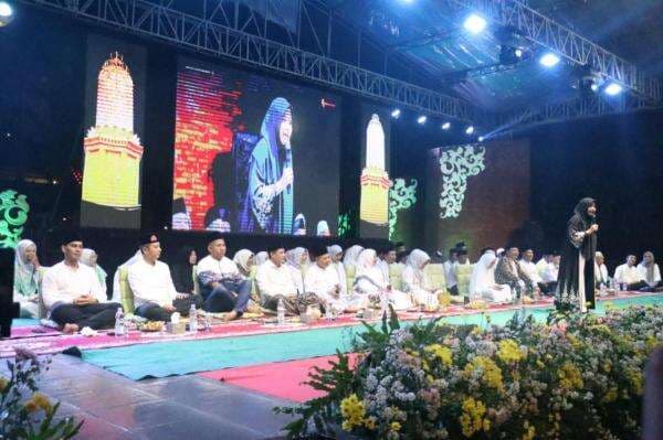 Penuh Khidmat, Forkopimda Kota Mojokerto Peringati Nuzulul Quran di Alun-Alun Wiraraja Penuh Khidmat, Forkopimda Kota Mojokerto Peringati Nuzulul Quran di Alun-Alun Wiraraja