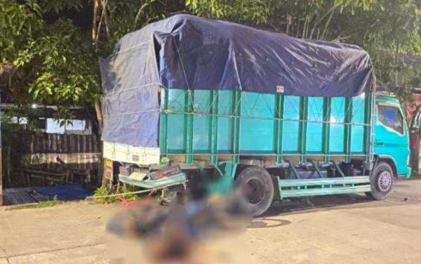 Pemotor Hantam Truk Parkir di Kepohbaru Bojonegoro, 1 Korban Meninggal Dunia Pemotor Hantam Truk Parkir di Kepohbaru Bojonegoro, 1 Korban Meninggal Dunia