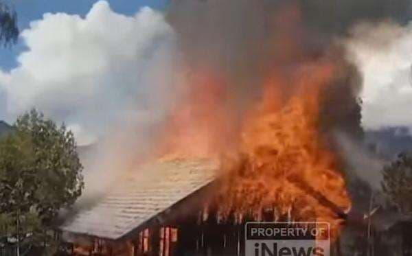 Brutal! KKB Serang Guru Kontrak di Yahukimo, 6 Orang Tewas Brutal! KKB Serang Guru Kontrak di Yahukimo, 6 Orang Tewas